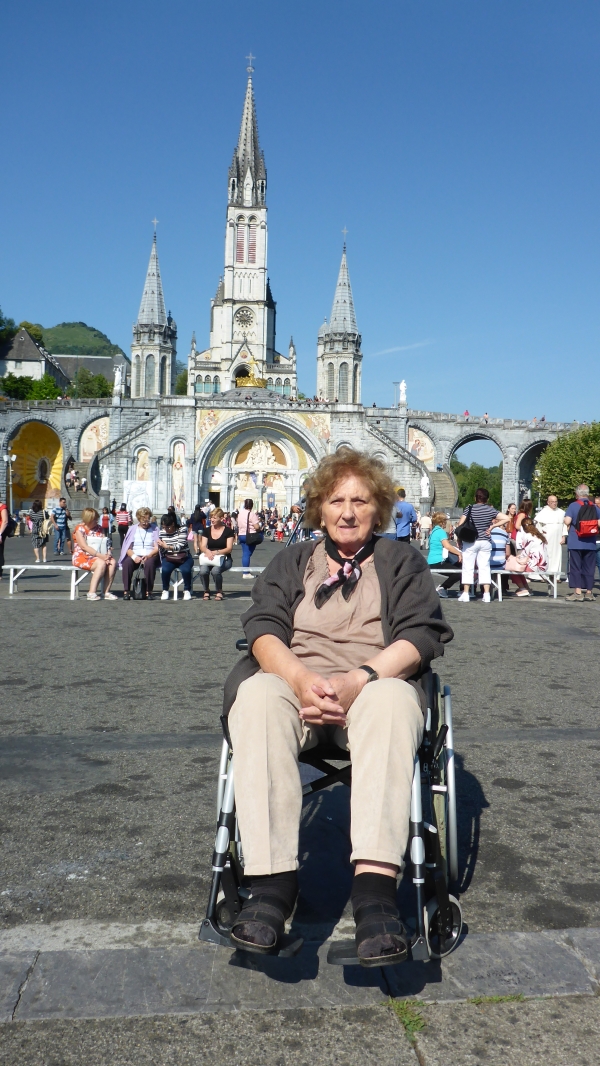 Ursula Altwasser (Ursel) in
                Lourdes Foto 03