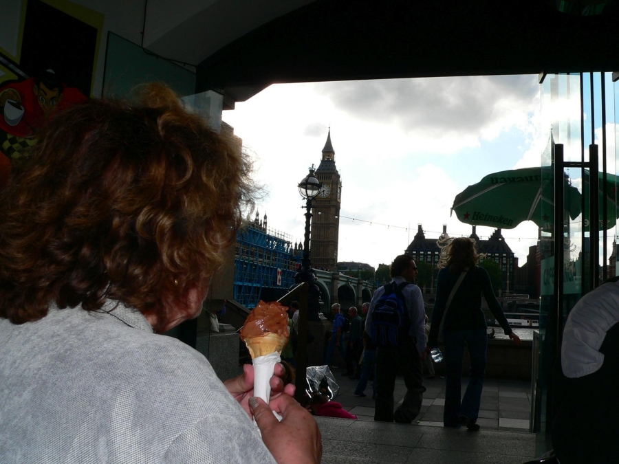 Ursel in
              London / Big Ben